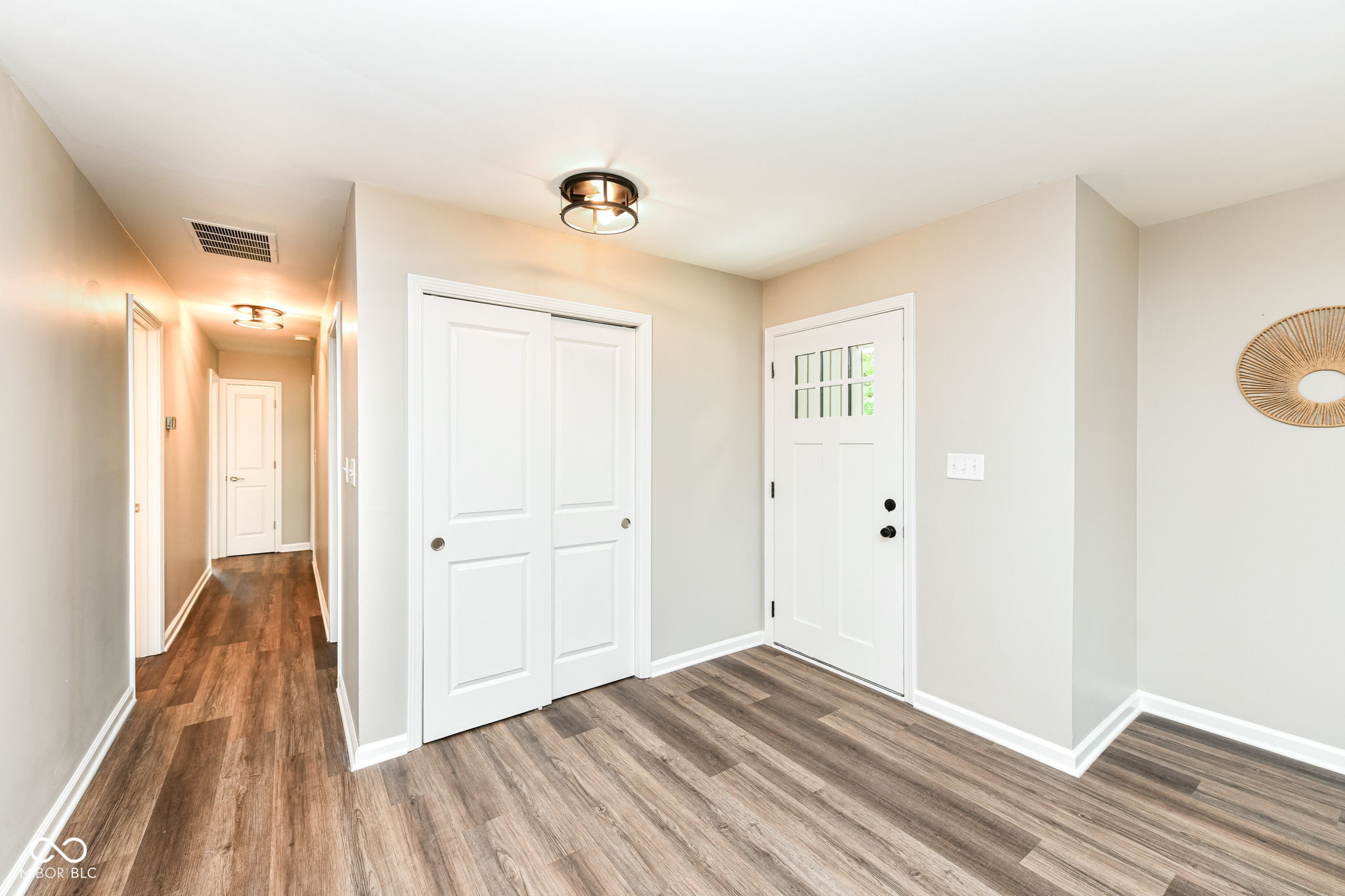 1532 Greer Dell Road Indianapolis, IN 46260 - Photo 3 of 38 Gallery Image 3