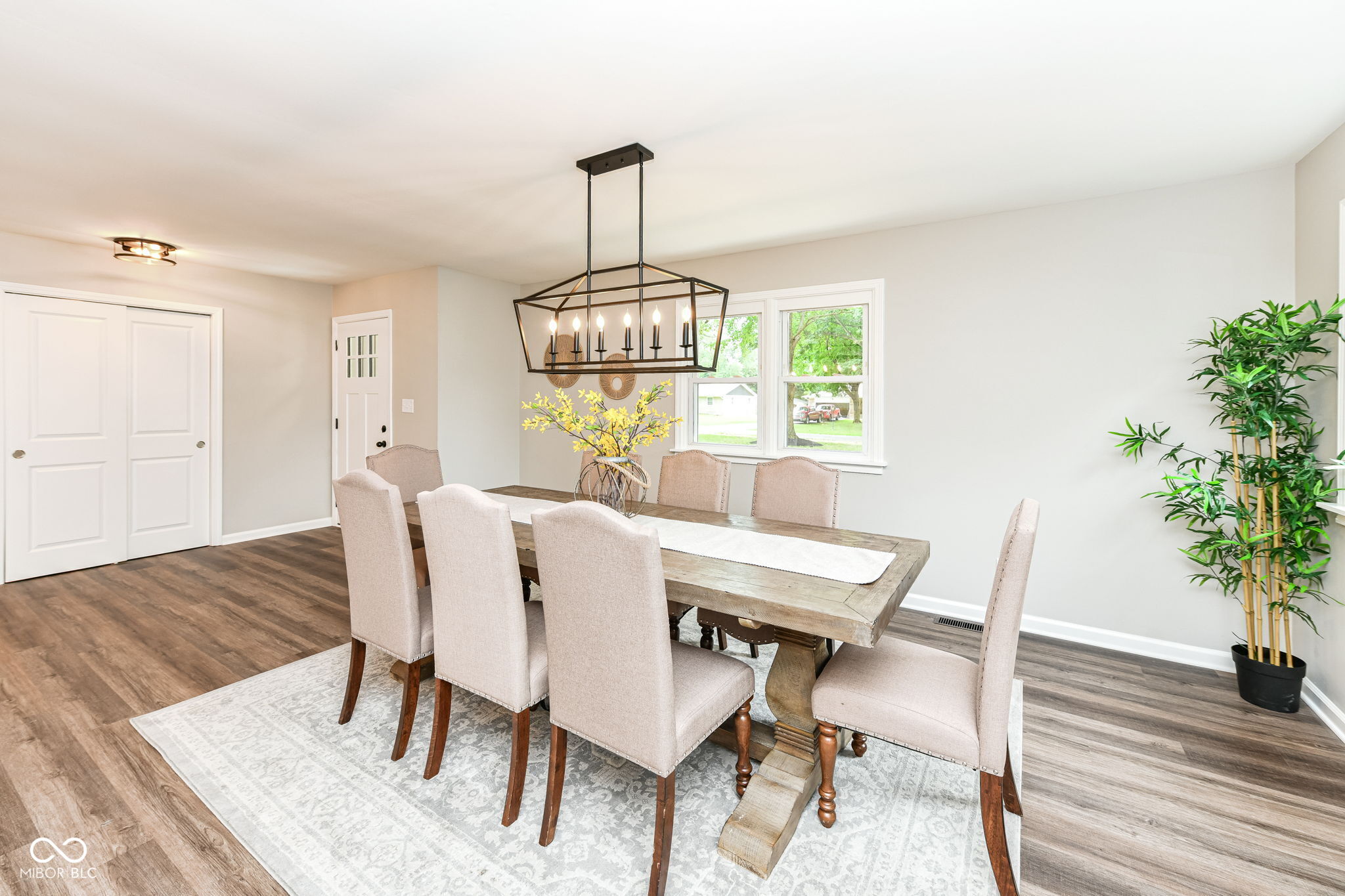 1532 Greer Dell Road Indianapolis, IN 46260 - Photo 4 of 38 Gallery Image 4