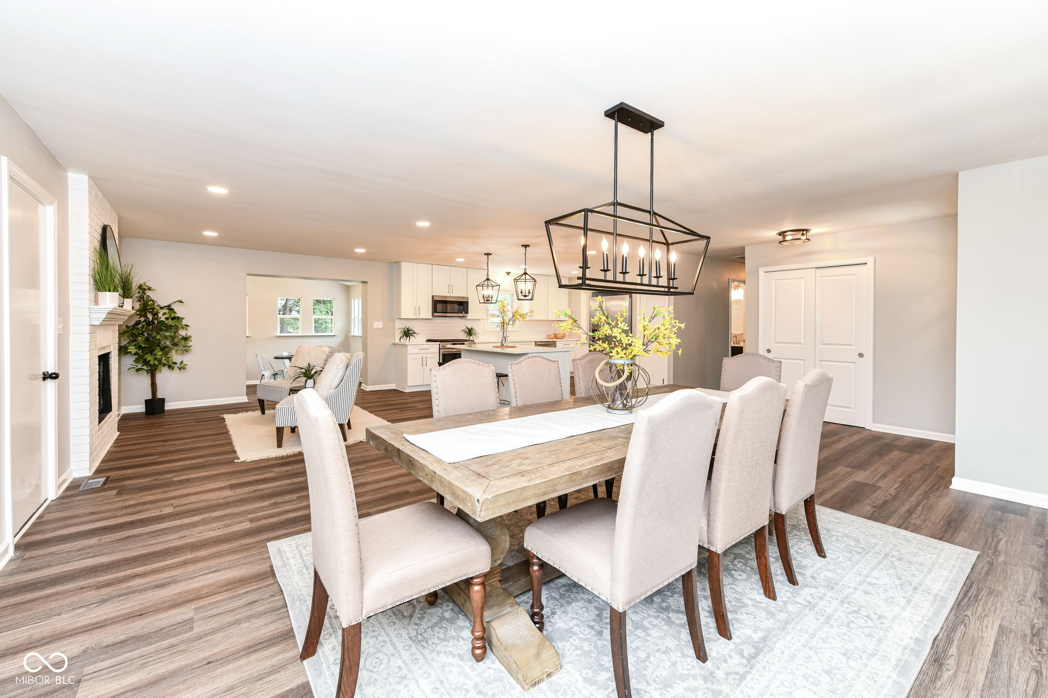 1532 Greer Dell Road Indianapolis, IN 46260 - Photo 5 of 38 Gallery Image 5
