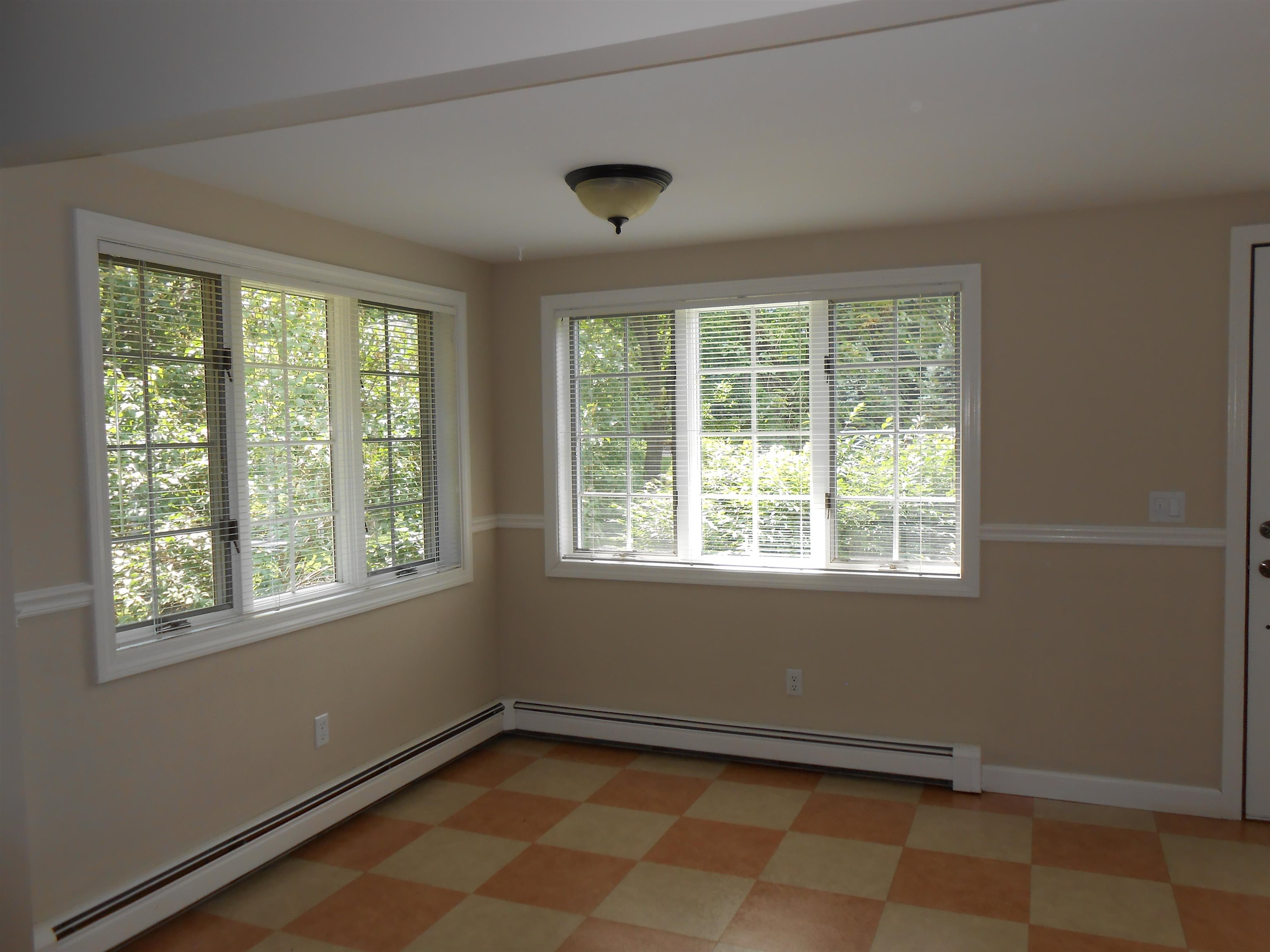 1651 River Road Manchester, NH 03104 - Photo 7 of 12