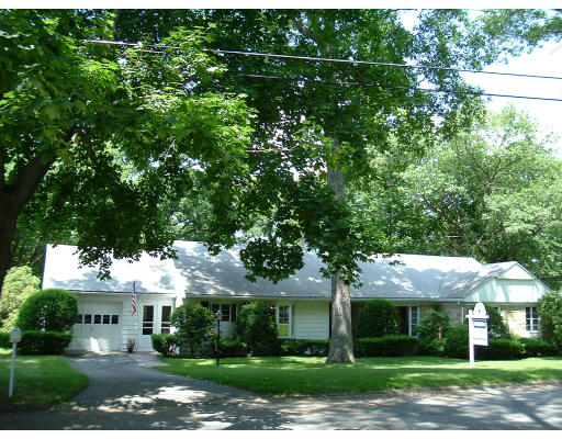124 Pondview Drive Springfield, MA 01118 - Photo 1 of 10 Gallery Image 1