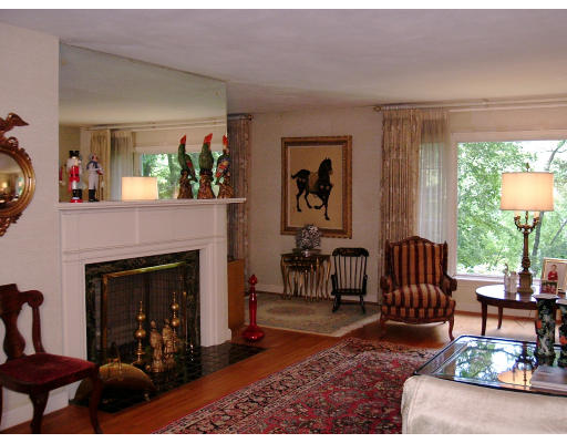 124 Pondview Drive Springfield, MA 01118 - Photo 3 of 10 Gallery Image 3