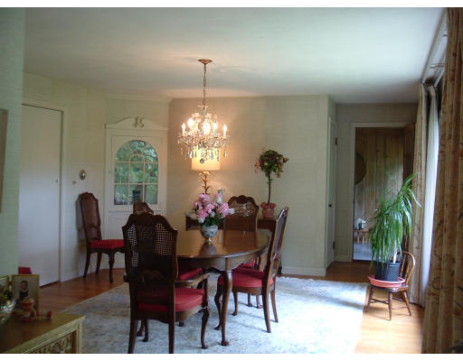 124 Pondview Drive Springfield, MA 01118 - Photo 5 of 10 Gallery Image 5