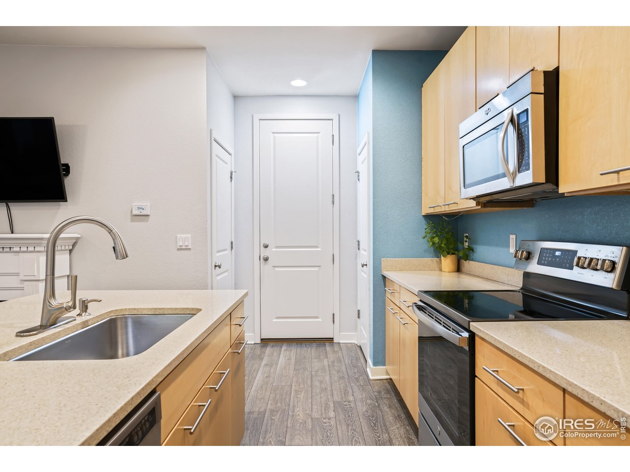 8477 Redpoint Way Broomfield, CO 80021 - Photo 12 of 23