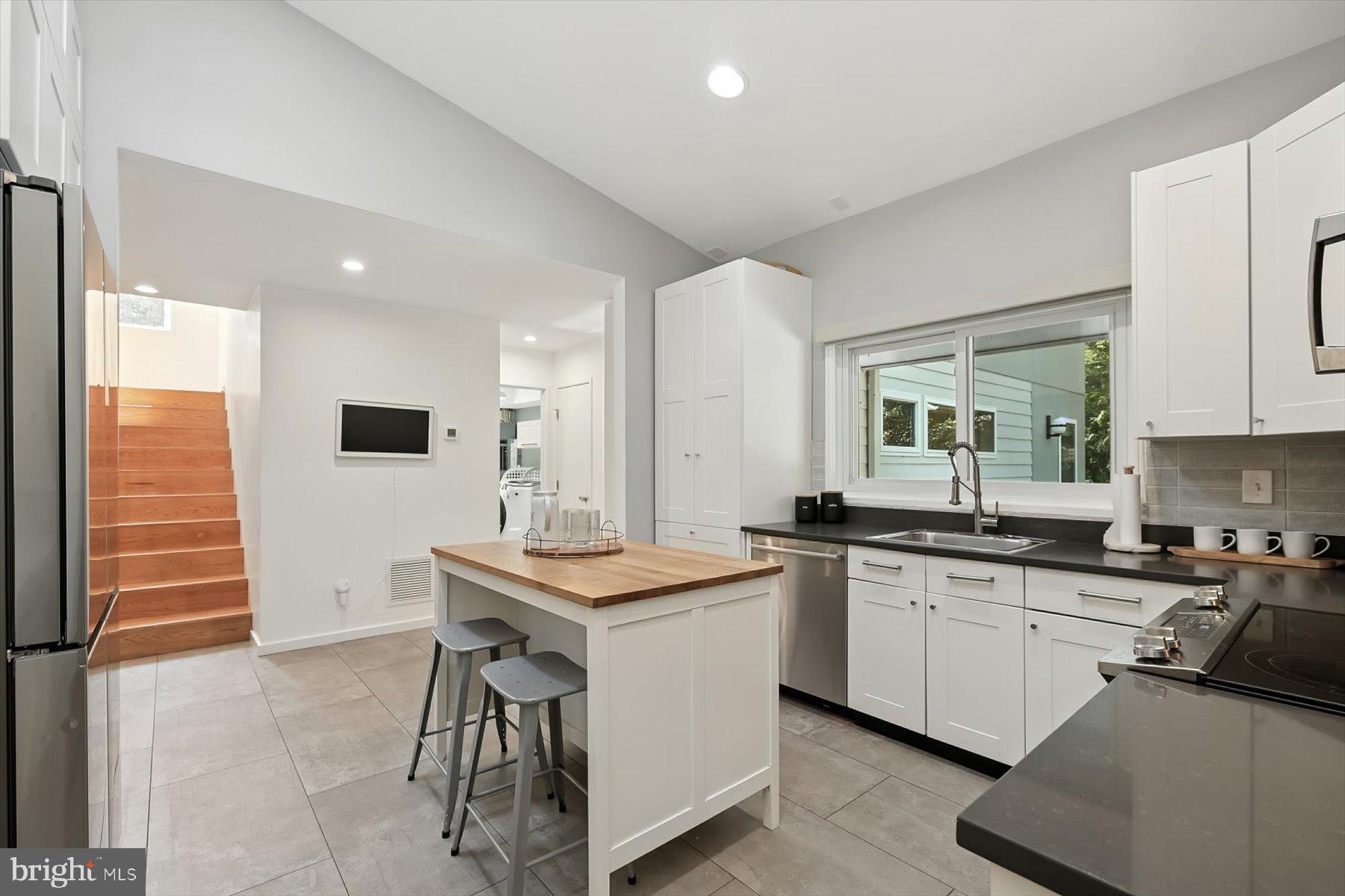 8216 Fenway Road Bethesda, MD 20817 - Photo 11 of 65