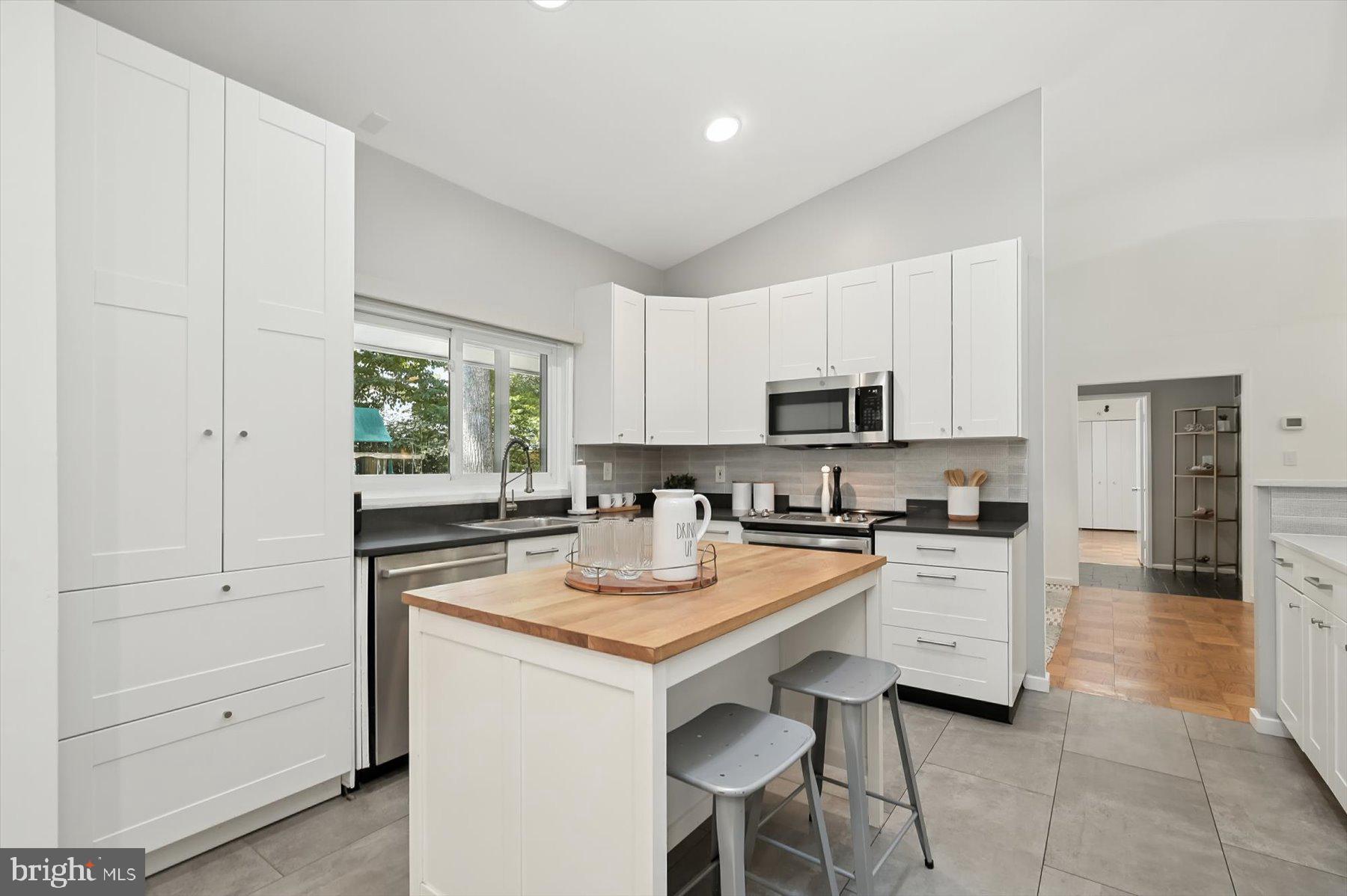 8216 Fenway Road Bethesda, MD 20817 - Photo 9 of 65