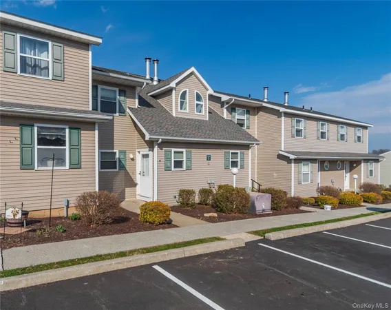 $2,350 | 99 Boniface Drive, Unit 1C, Pine Bush, NY 12566