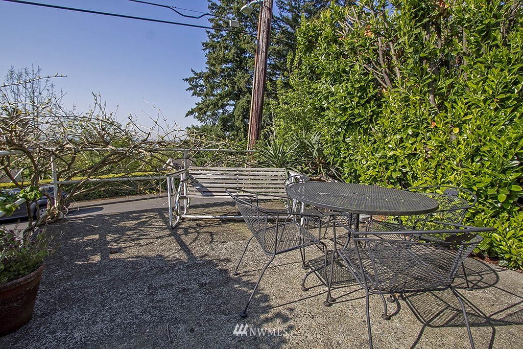 608 Southwest 3rd Place Renton, WA 98057 - Photo 5 of 17