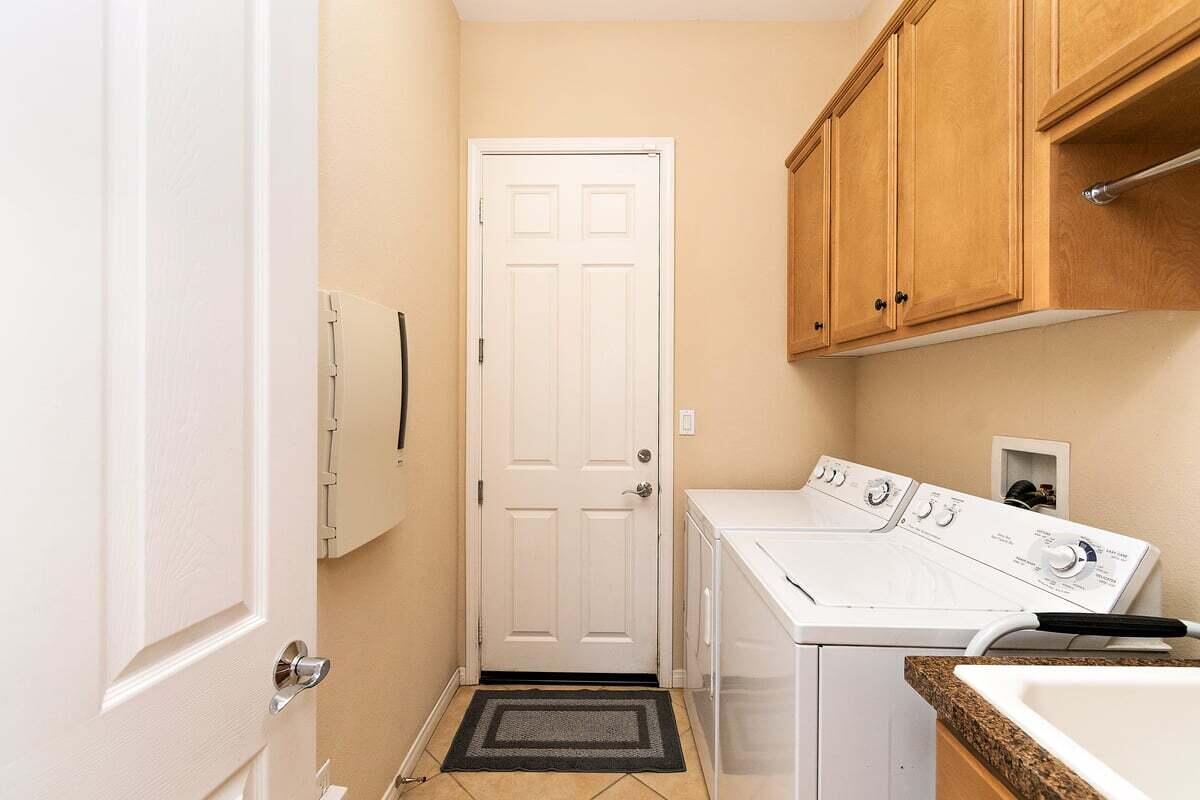 81086 Barrel Cactus Road La Quinta, CA 92253 - Photo 36 of 36 a utility room with dryer and washer