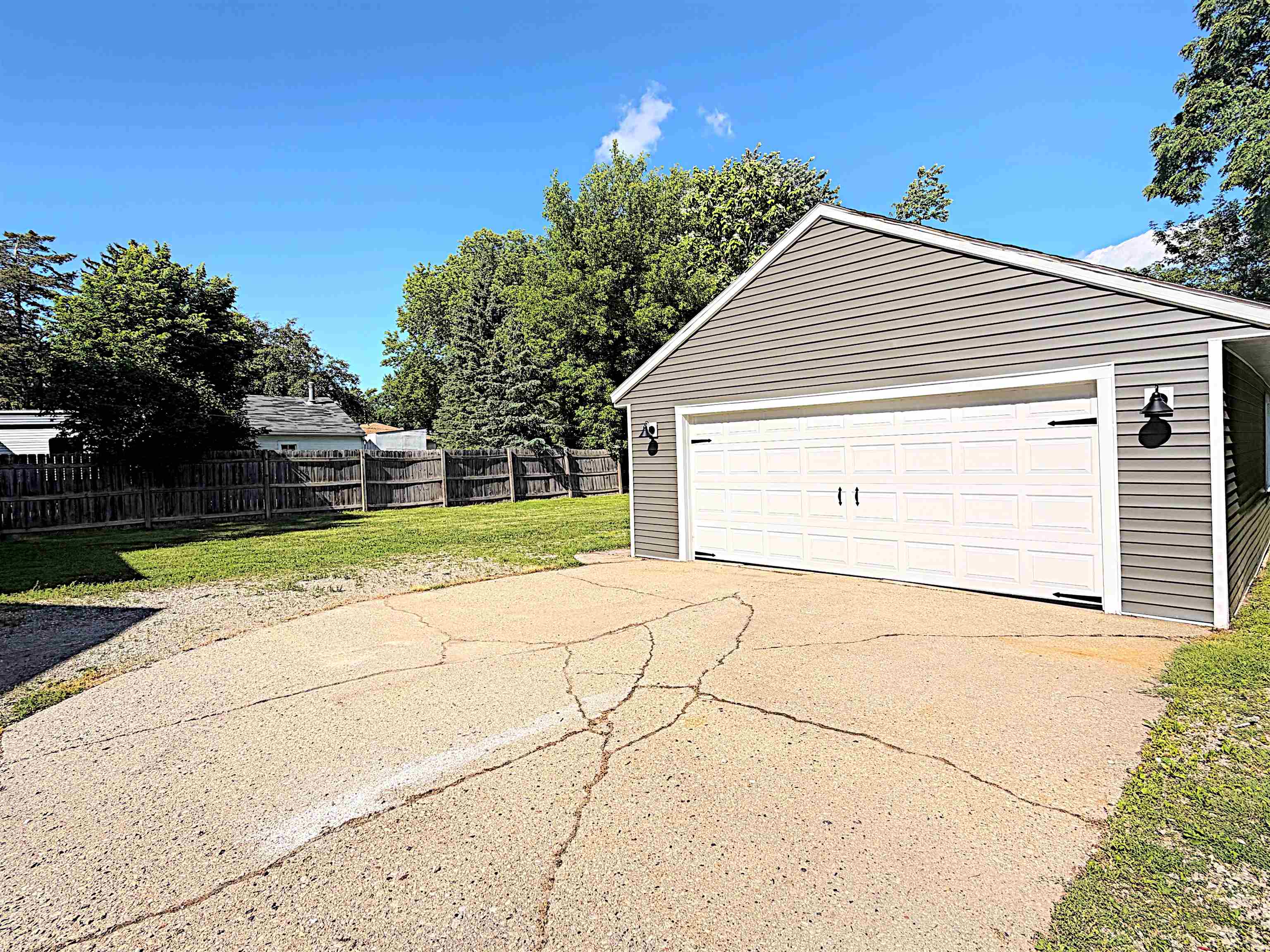 1730 North Oneida Street Appleton, WI 54911 - Photo 26 of 28