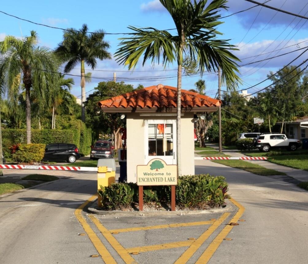 2380 Northeast 196th Street Miami, FL 33180 - Photo 2 of 24 SmartSelect_20221219_081901_DuckDuckGo