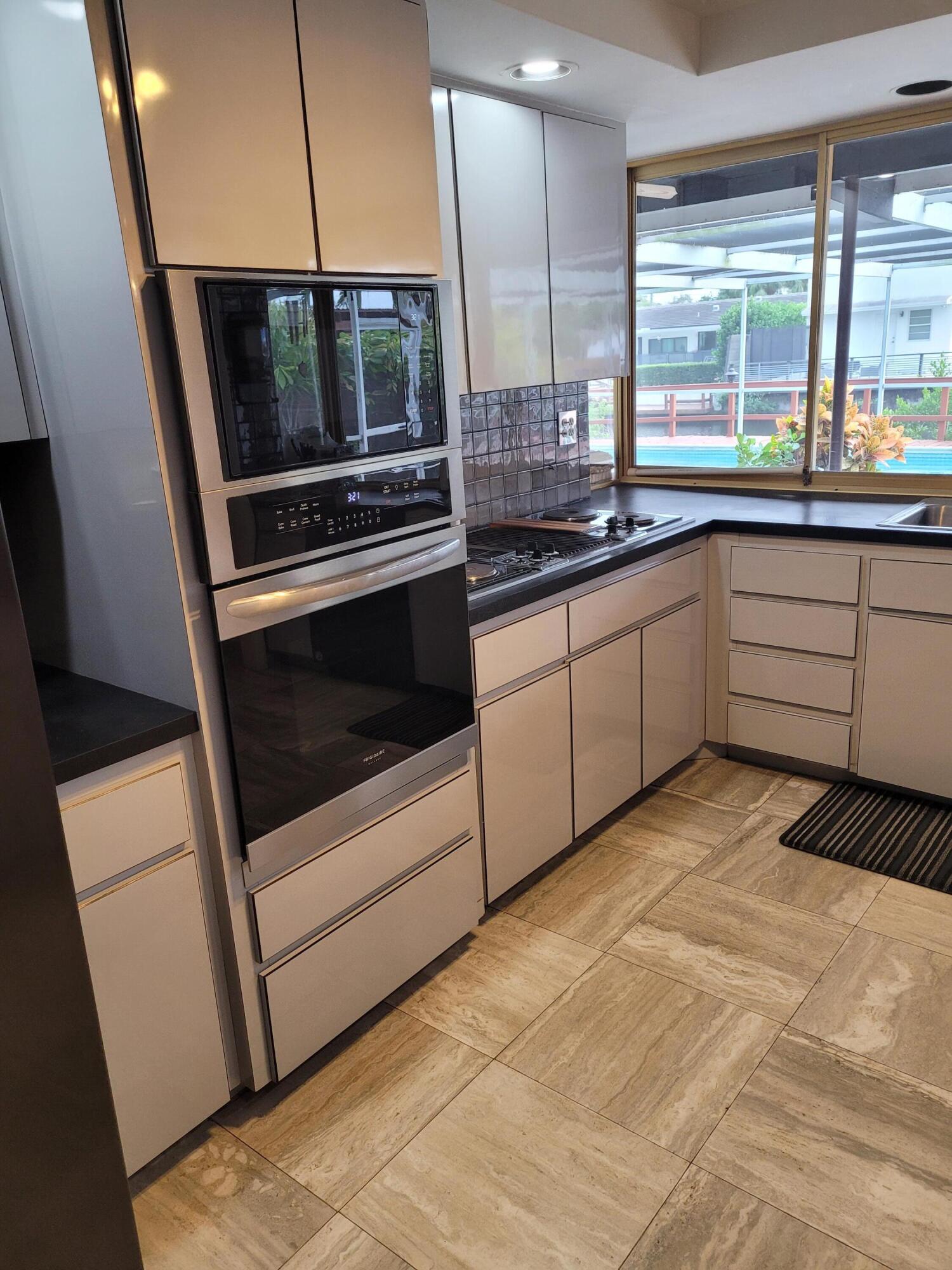 2380 Northeast 196th Street Miami, FL 33180 - Photo 4 of 24 20221218_152200