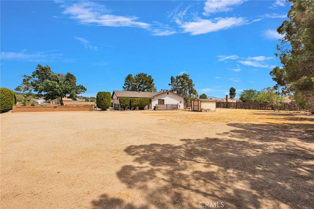 19031 Shoshonee Road Apple Valley, CA 92307 - Photo 41 of 43