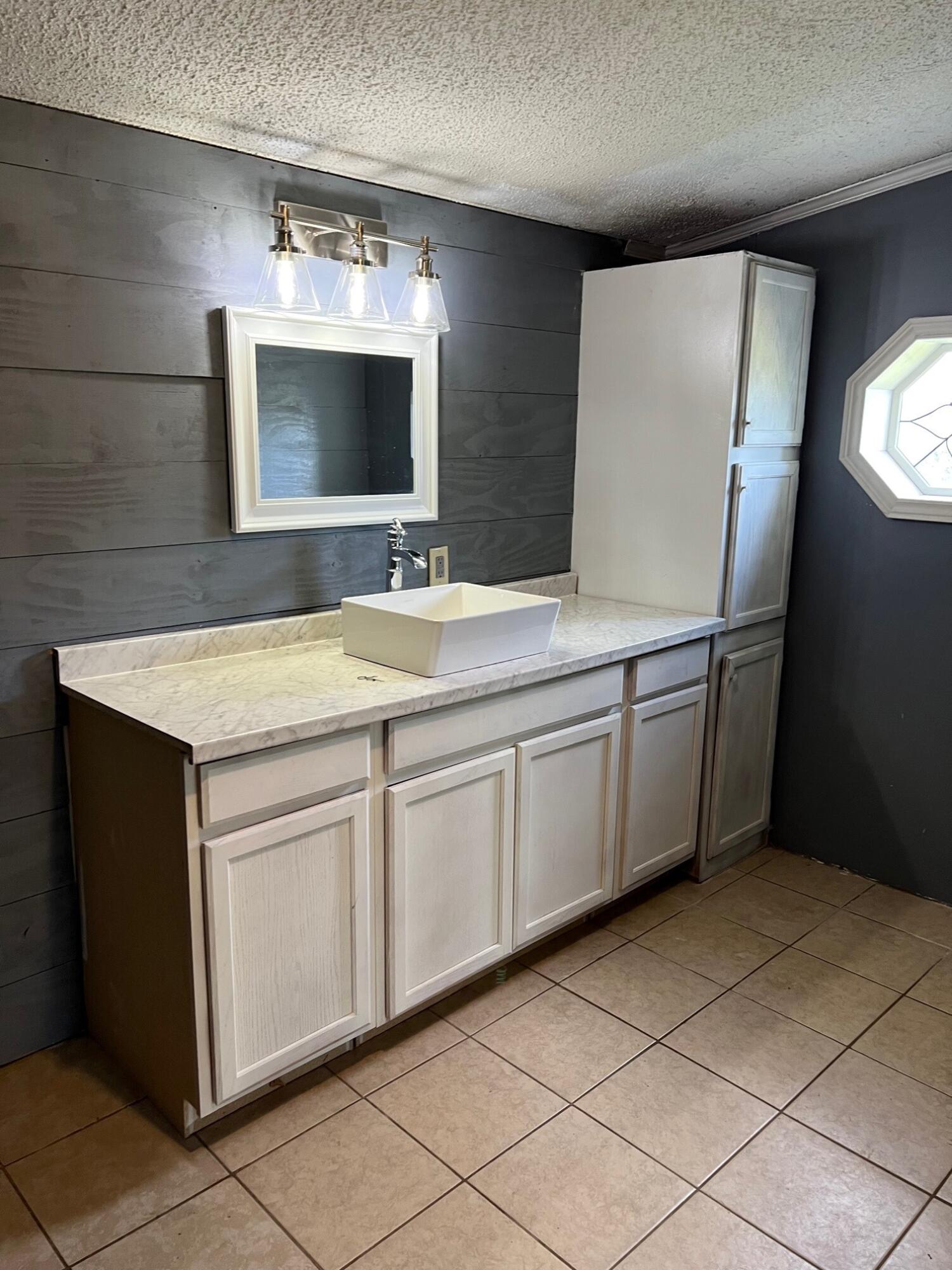 347 New Haven Road Lancaster, KY 40444 - Photo 10 of 26 bathrrom1