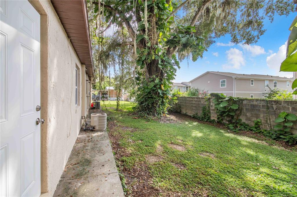 1221 Hartsell Avenue Lakeland, FL 33803 - Photo 15 of 17 a view of a backyard with garden