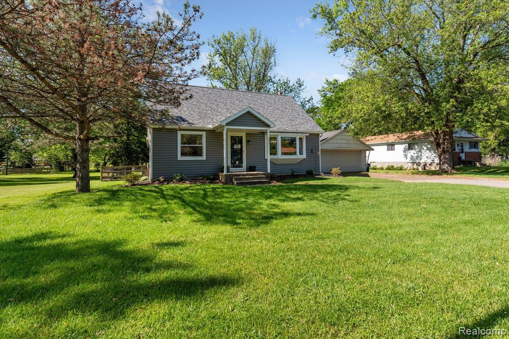 421 Ash Street Carleton, MI 48117 - Photo 3 of 48