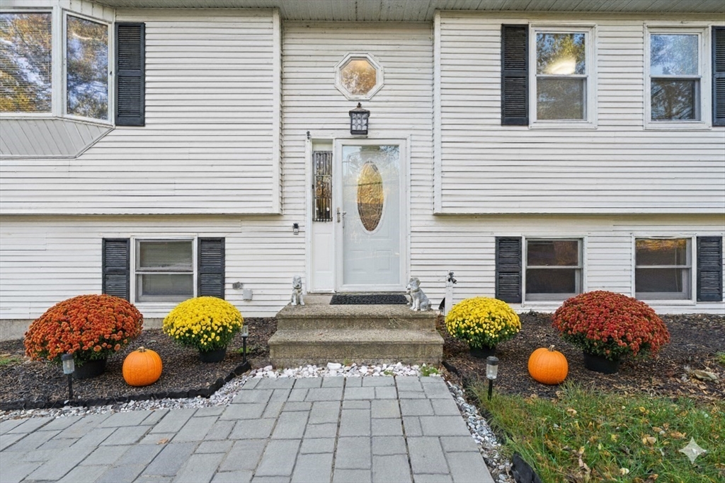 53 Bigelow Road Webster, MA 01570 - Photo 2 of 26 Gallery Image 2