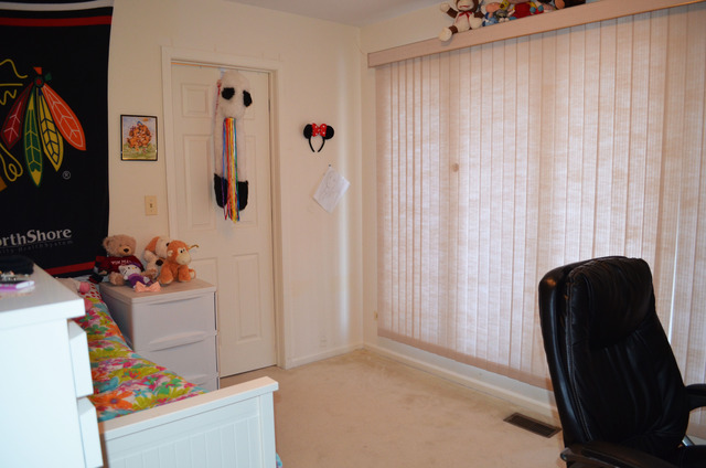 1829 Koehling Road Northbrook, IL 60062 - Photo 9 of 13 a room with a window and a flat screen tv