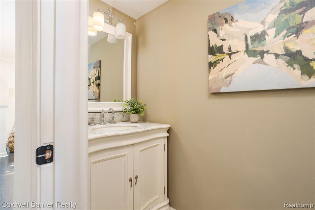 1792 Vernier Road Grosse Pointe Woods, MI 48236 - Photo 11 of 26