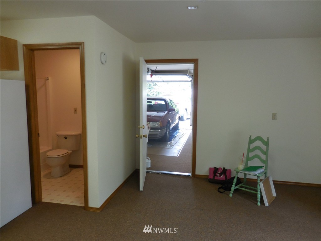 1612 Southwest Old Clifton Road Port Orchard, WA 98367 - Photo 11 of 25 Gallery Image 11