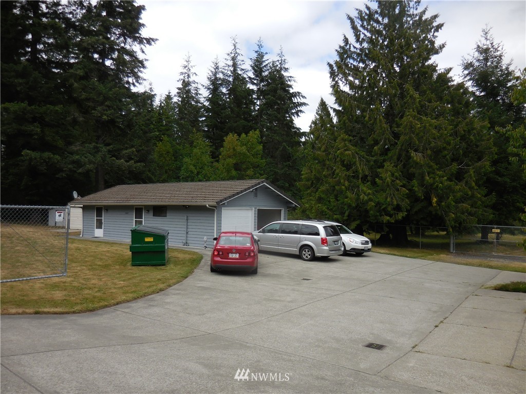 1612 Southwest Old Clifton Road Port Orchard, WA 98367 - Photo 4 of 25 Gallery Image 4