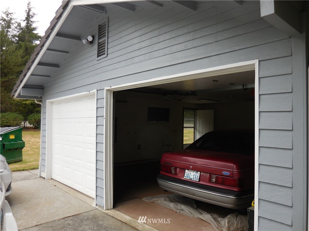 1612 Southwest Old Clifton Road Port Orchard, WA 98367 - Photo 5 of 25 Gallery Image 5