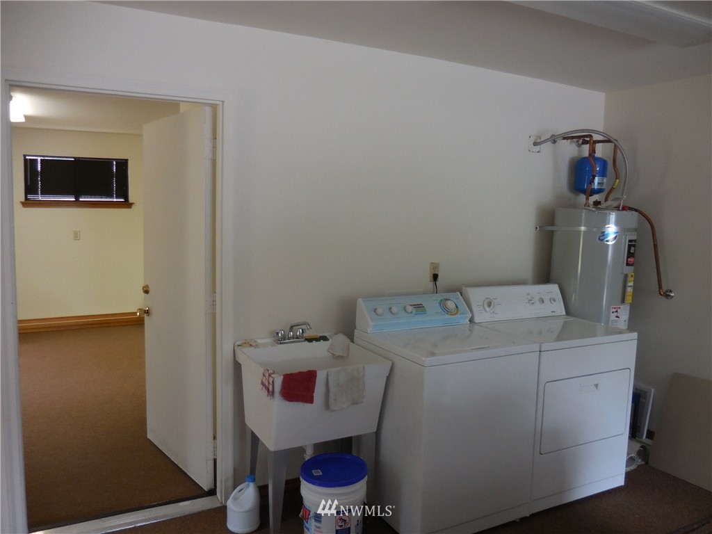1612 Southwest Old Clifton Road Port Orchard, WA 98367 - Photo 7 of 25 Gallery Image 7
