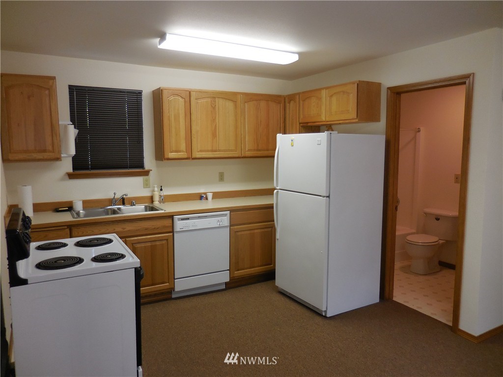 1612 Southwest Old Clifton Road Port Orchard, WA 98367 - Photo 9 of 25 Gallery Image 9