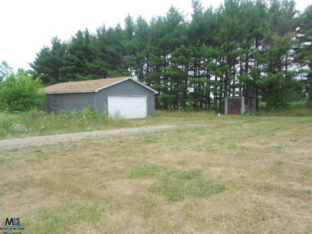 5574 Hamilton Road Peck, MI 48466 - Photo 2 of 14 31115403-1.JPG