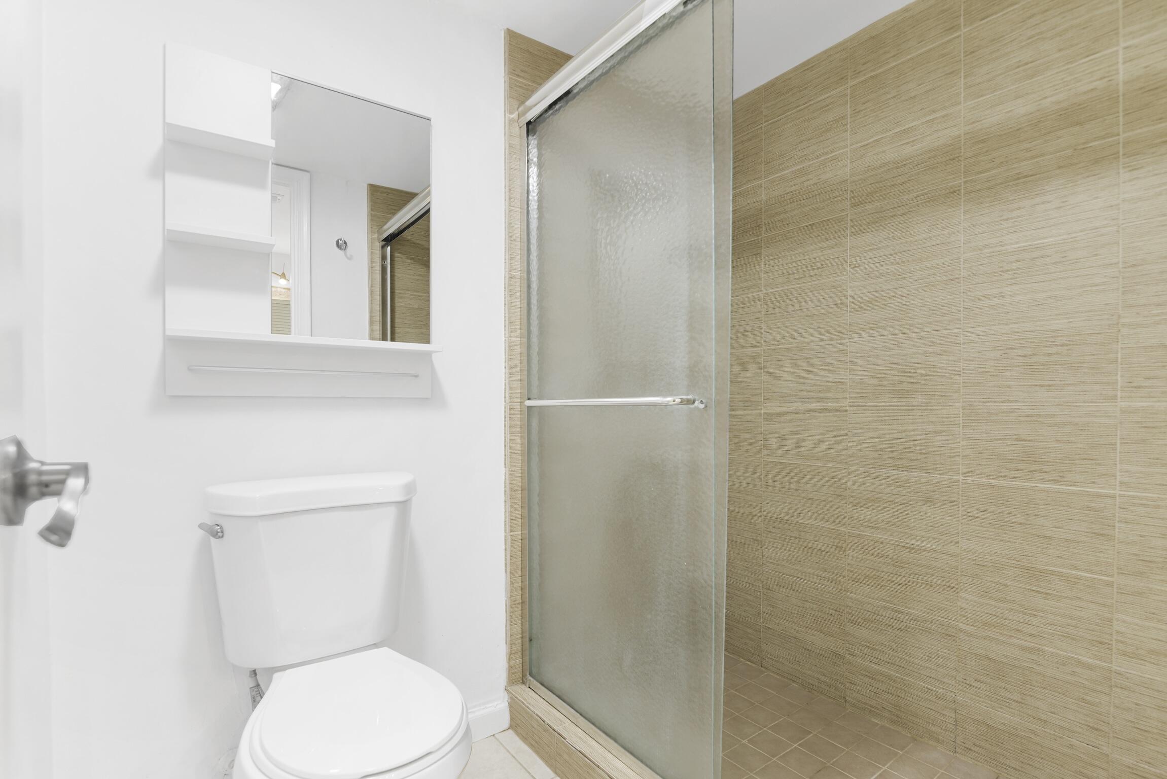 3129 Millwood Terrace, Unit M137 Boca Raton, FL 33431 - Photo 17 of 58 Main Bathroom