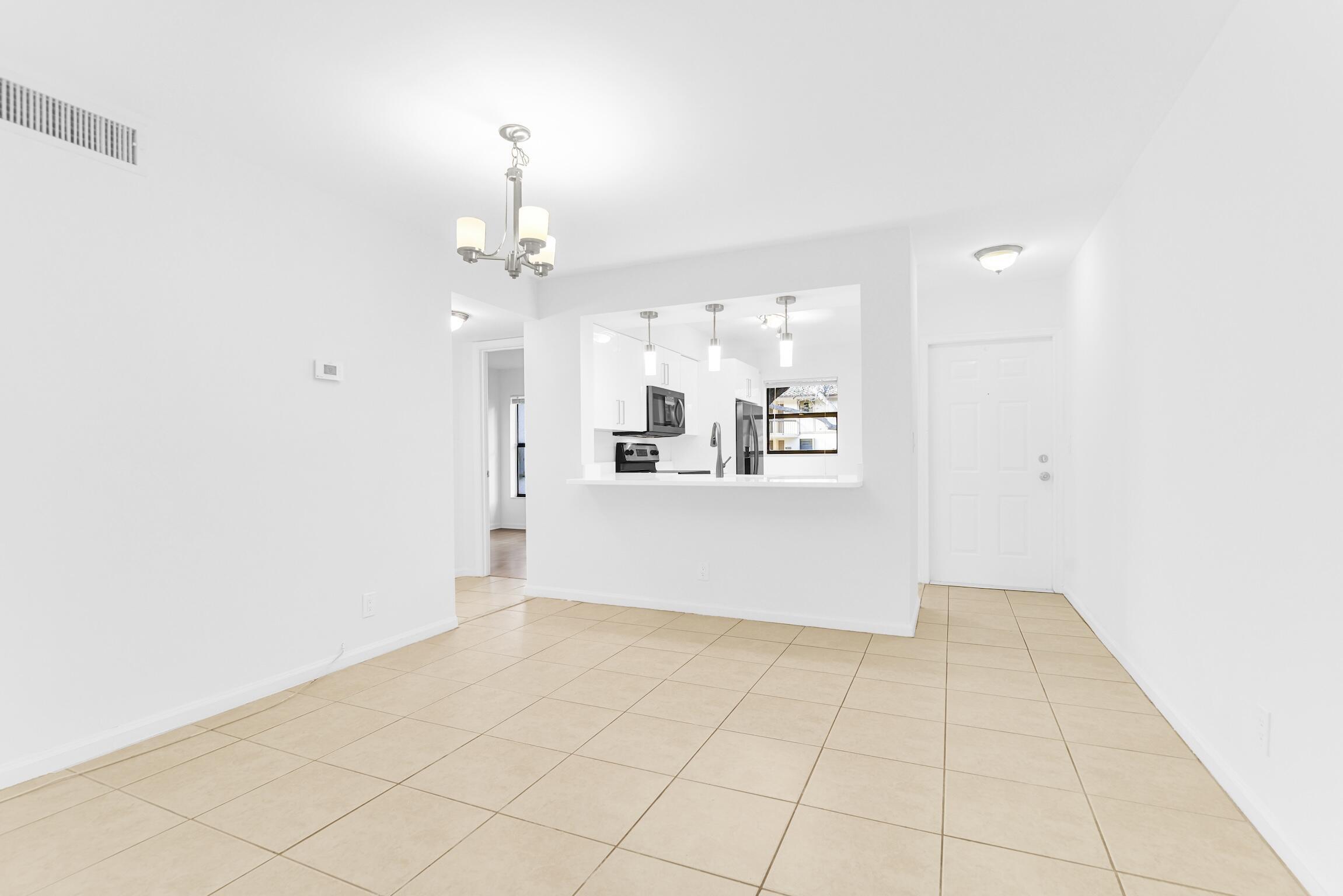 3129 Millwood Terrace, Unit M137 Boca Raton, FL 33431 - Photo 22 of 58 Dining/Kitchen