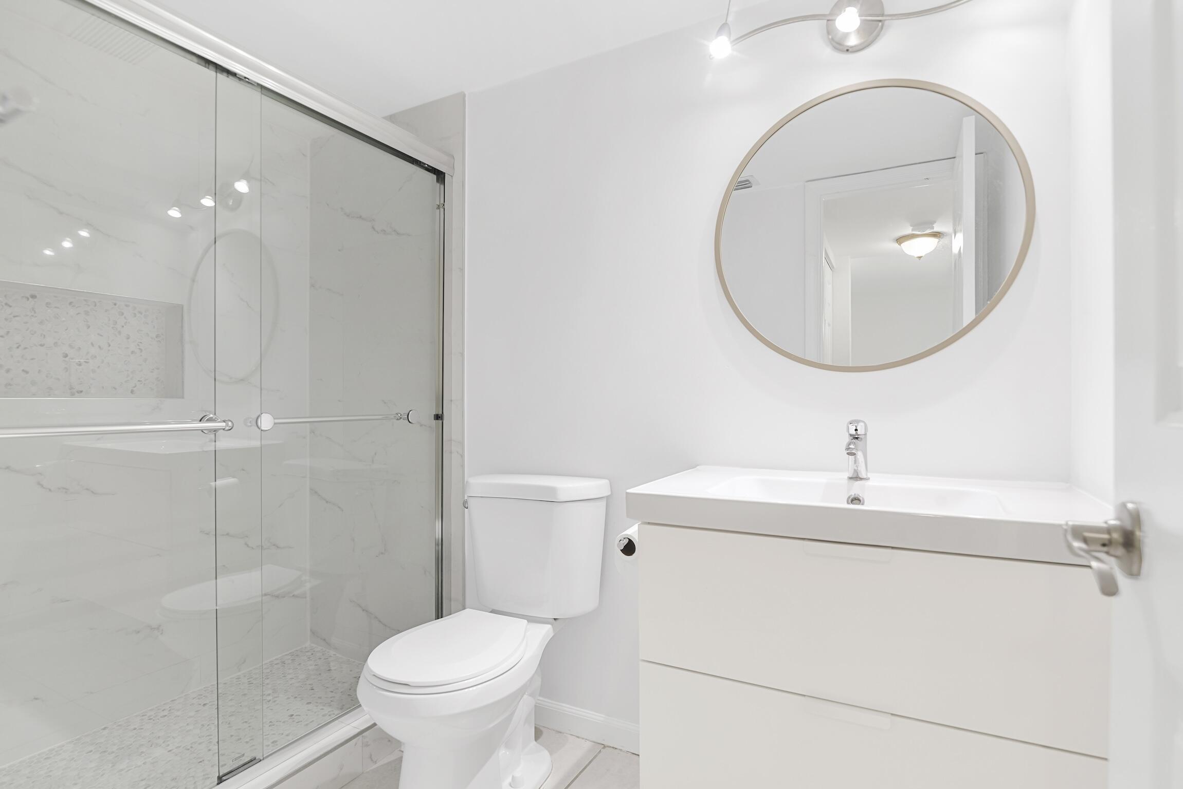 3129 Millwood Terrace, Unit M137 Boca Raton, FL 33431 - Photo 25 of 58 Guest Bathroom