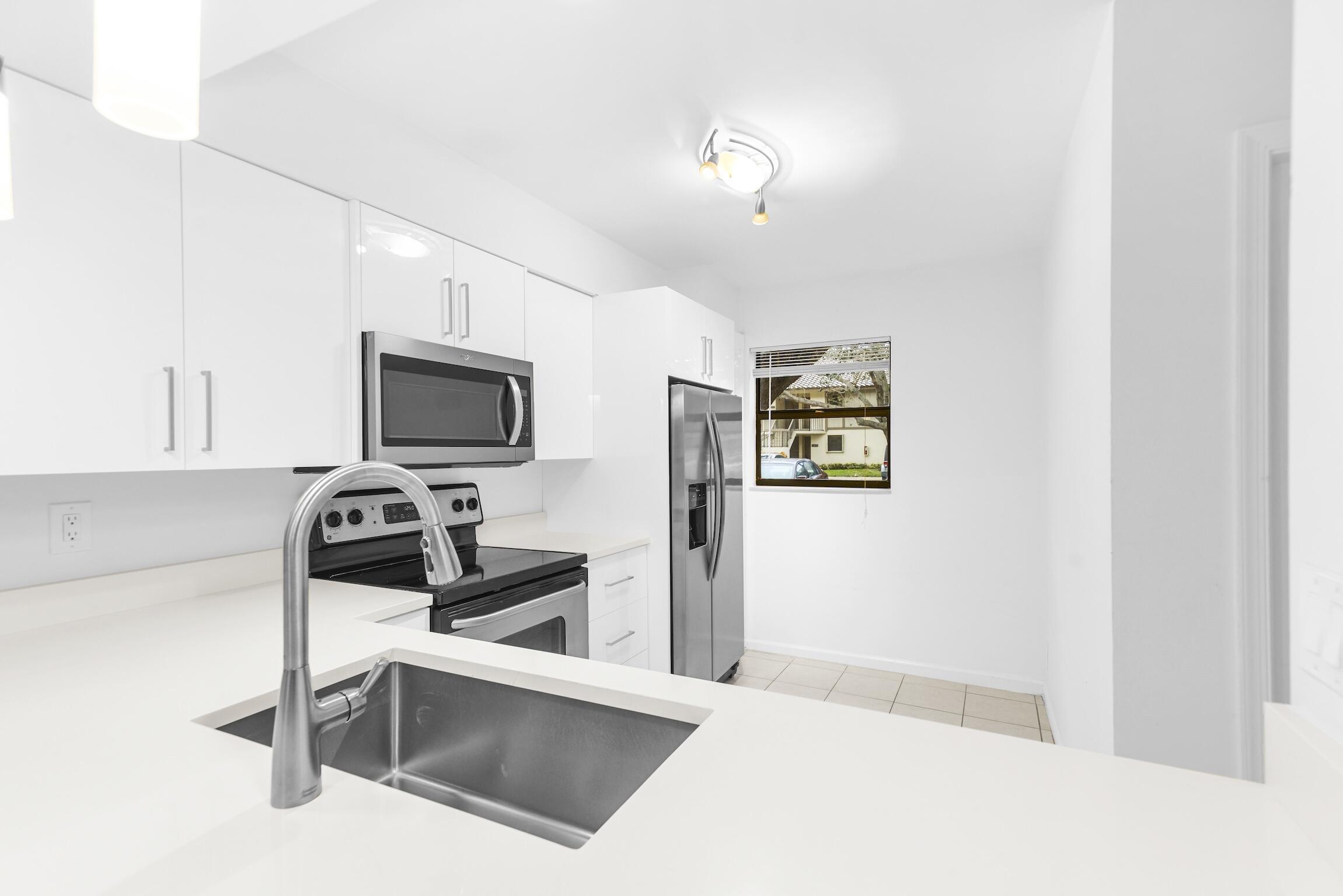 3129 Millwood Terrace, Unit M137 Boca Raton, FL 33431 - Photo 3 of 58 Kitchen