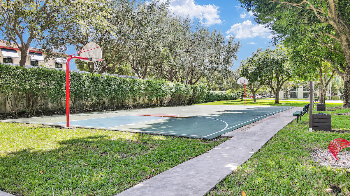 3129 Millwood Terrace, Unit M137 Boca Raton, FL 33431 - Photo 41 of 58 Basketball Court