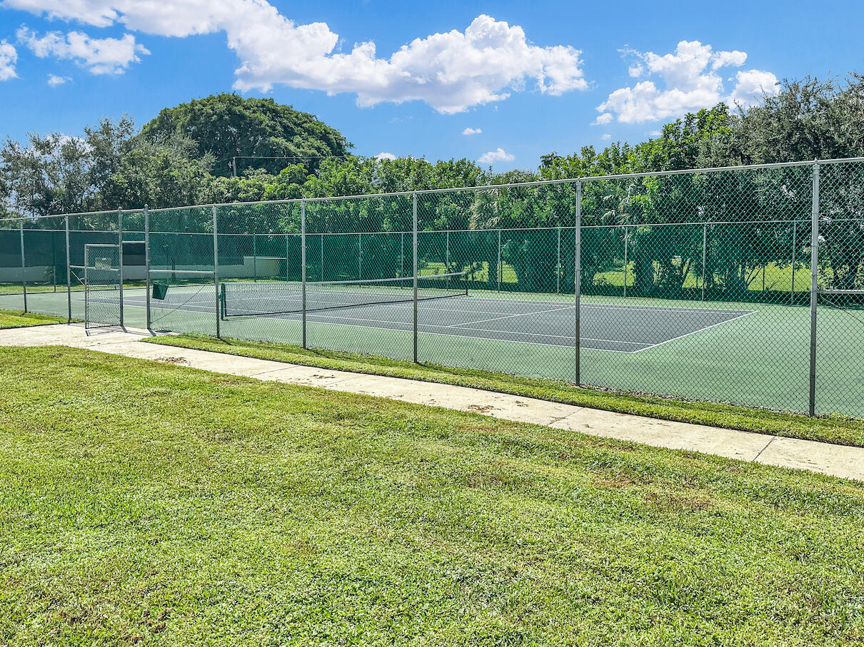 3129 Millwood Terrace, Unit M137 Boca Raton, FL 33431 - Photo 44 of 58 Tennis court