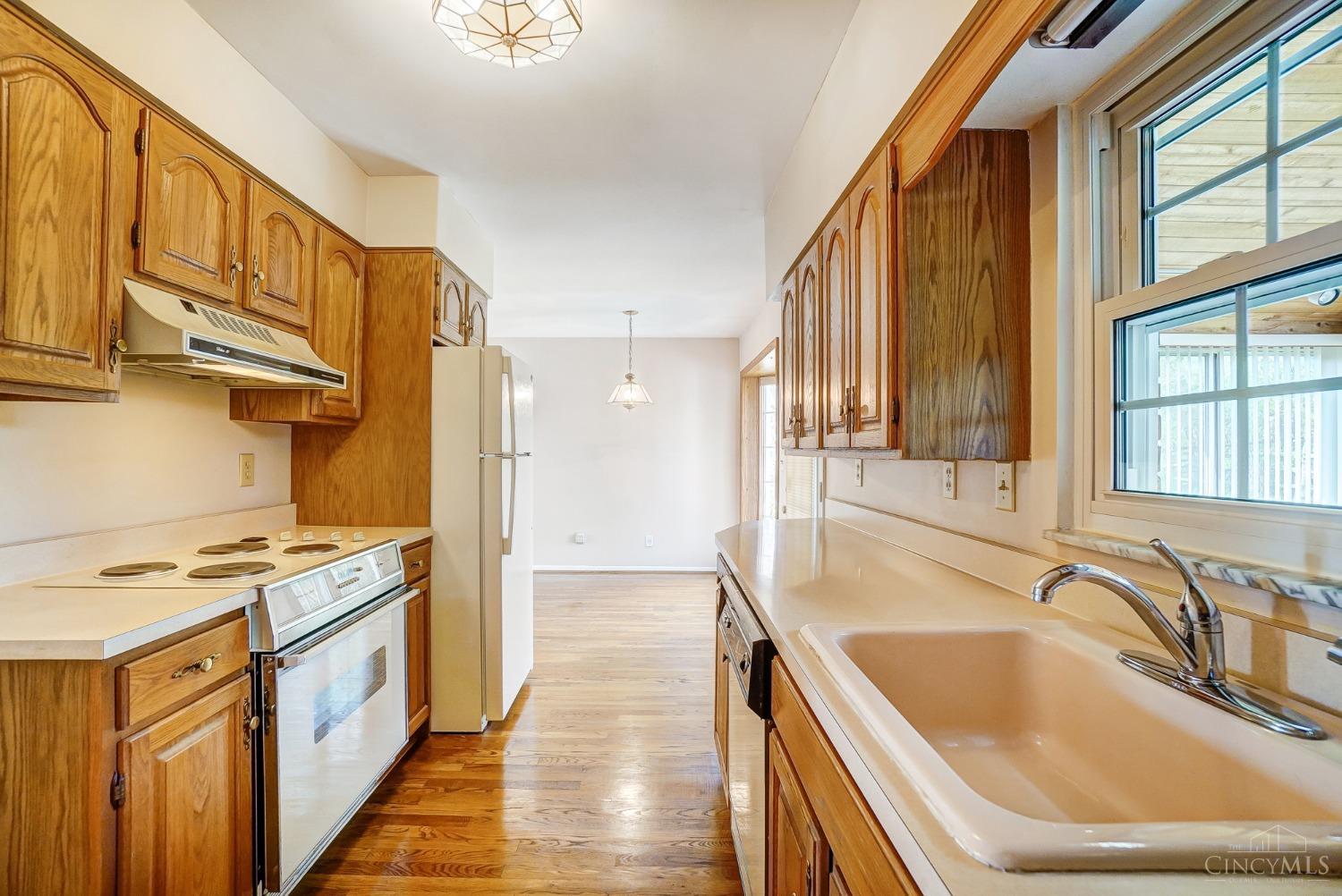 1053 Sutton Road Cincinnati, OH 45230 - Photo 14 of 43