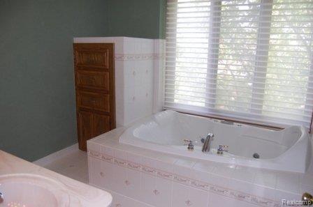 3736 Summit Ridge Drive Rochester, MI 48306 - Photo 13 of 18 B8GFJB_still_mbath
