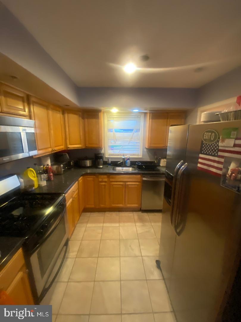 633 Turf Lane Conshohocken, PA 19428 - Photo 4 of 18
