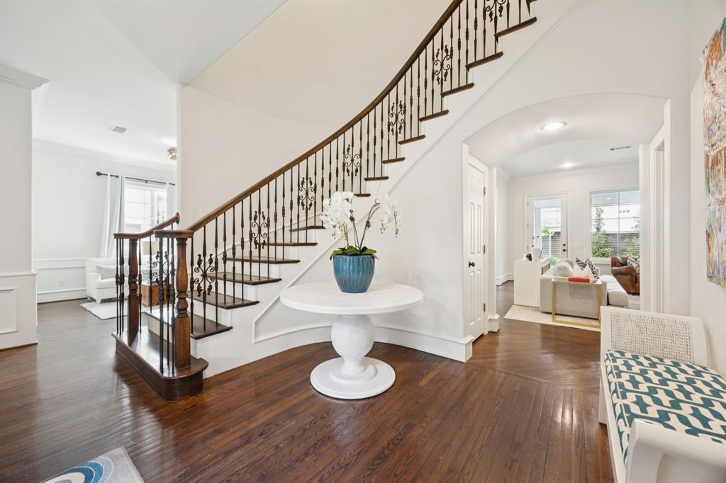 7423 Marquette Street Dallas, TX 75225 - Photo 4 of 31 Entry