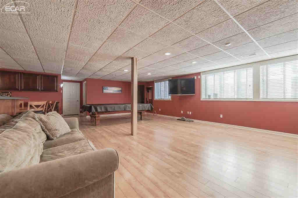 1130 Kings Carriage Road Grand Blanc, MI 48439 - Photo 64 of 92 21404224-63.JPG