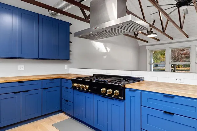 a view of walk in closet