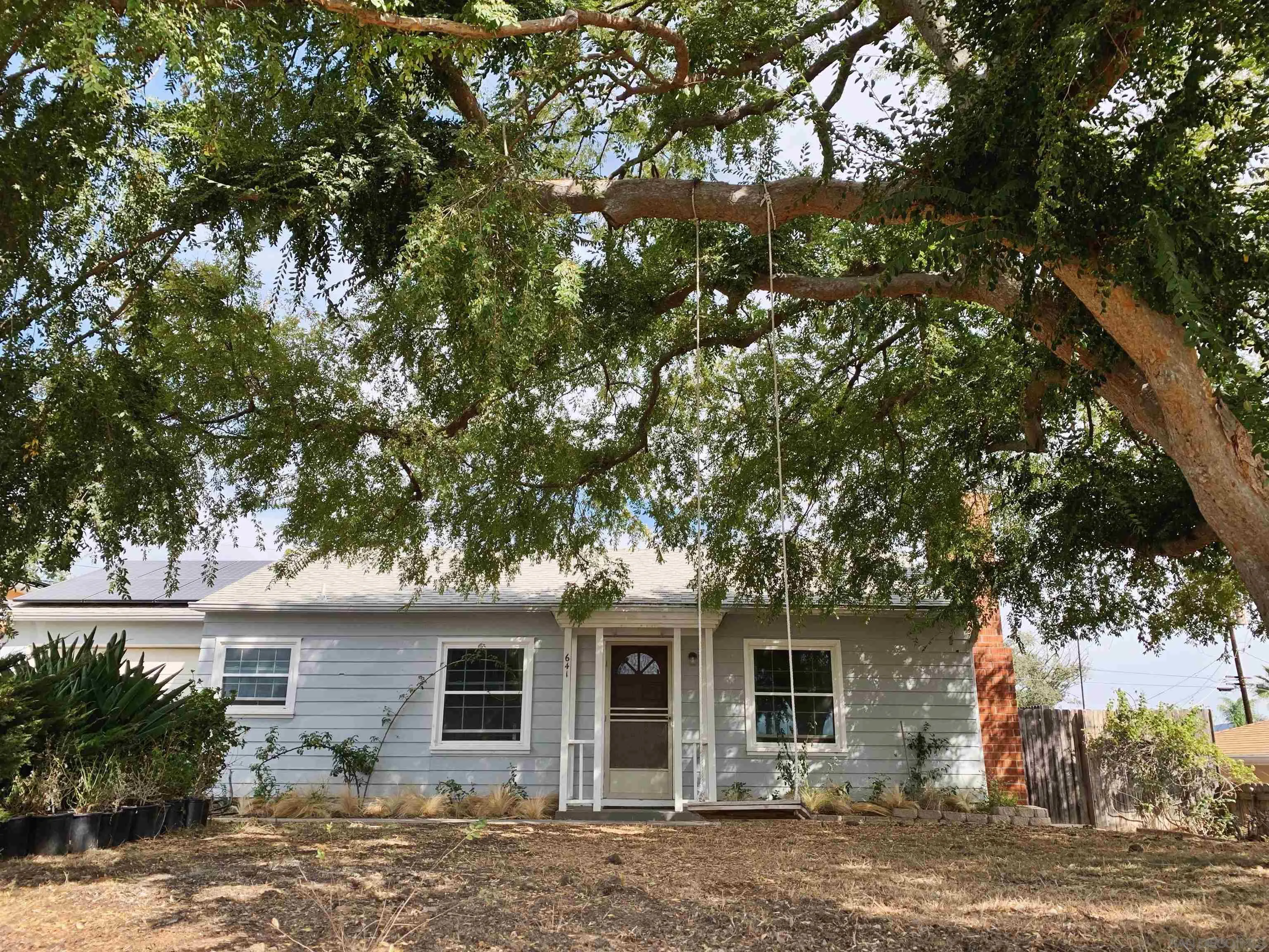 641 West Elder Street Fallbrook, CA 92028 - Photo 1 of 25 Gallery Image 1
