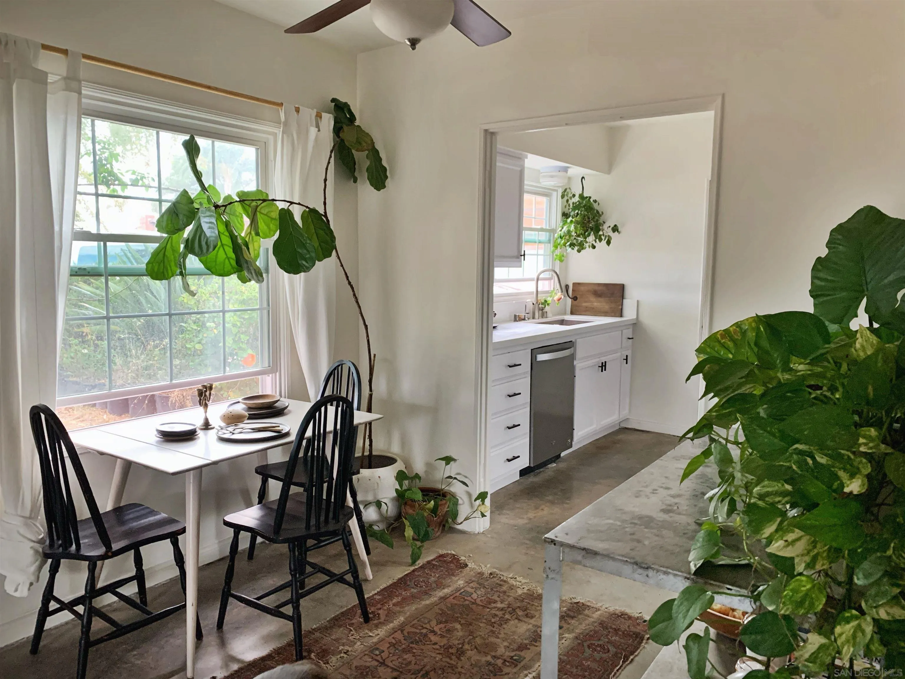 641 West Elder Street Fallbrook, CA 92028 - Photo 5 of 25 Gallery Image 5