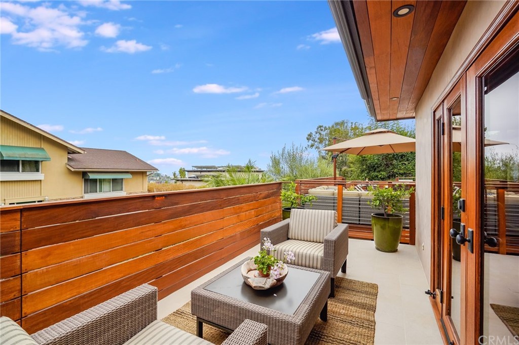 1336 Terrace Way Laguna Beach, CA 92651 - Photo 20 of 33 Private deck off of primary bedroom.