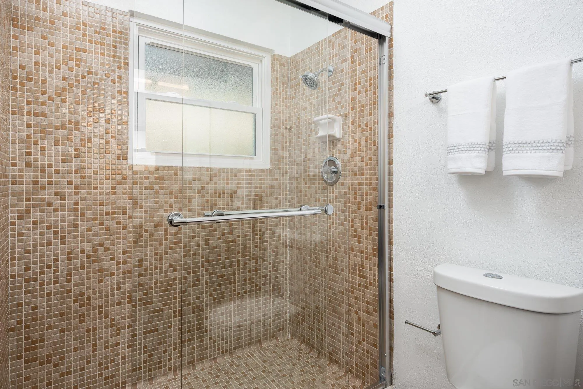 2610 Torrey Pines Road, Unit C33 La Jolla, CA 92037 - Photo 14 of 24 a bathroom with a shower
