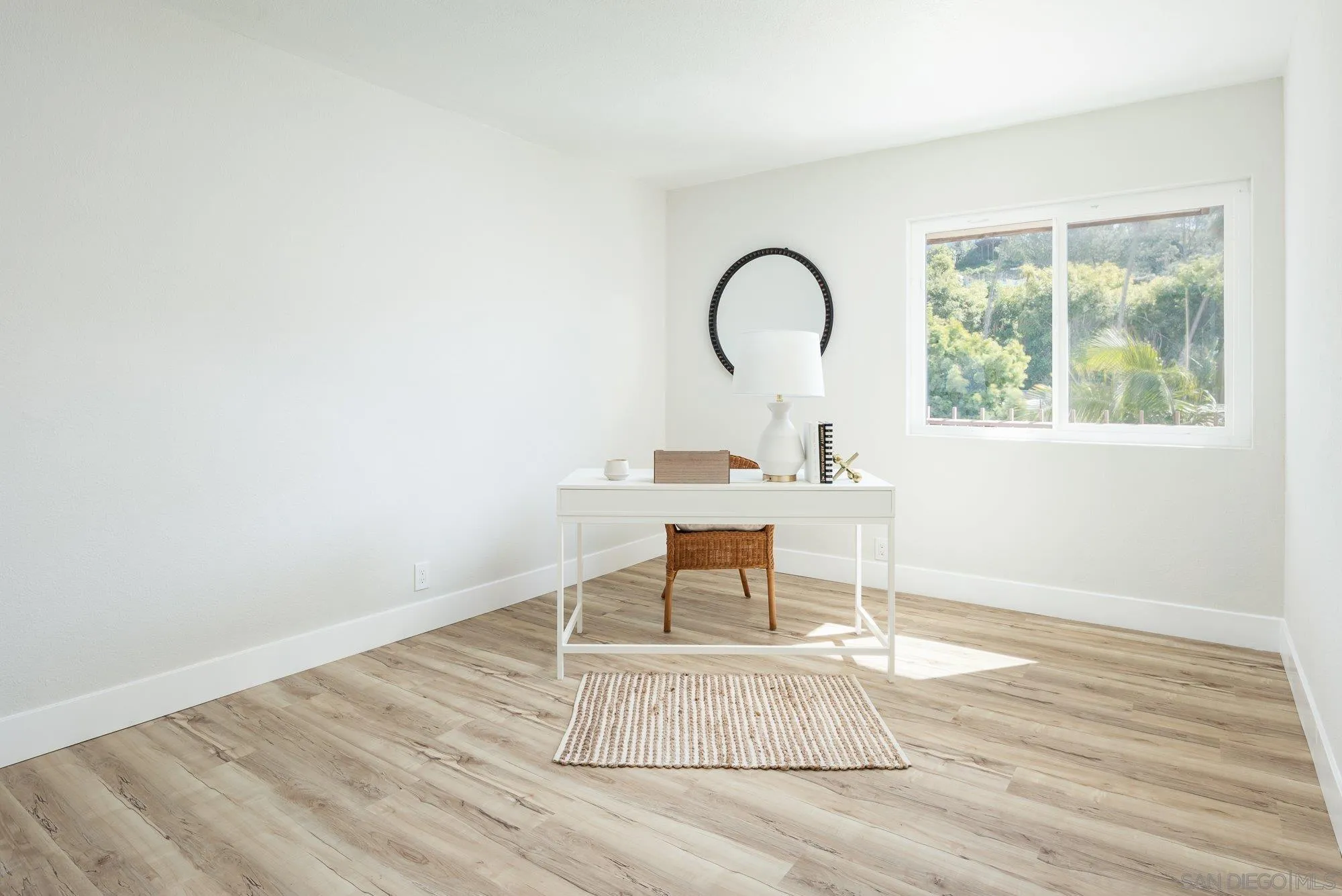 2610 Torrey Pines Road, Unit C33 La Jolla, CA 92037 - Photo 16 of 24 a work room with furniture and a potted plant
