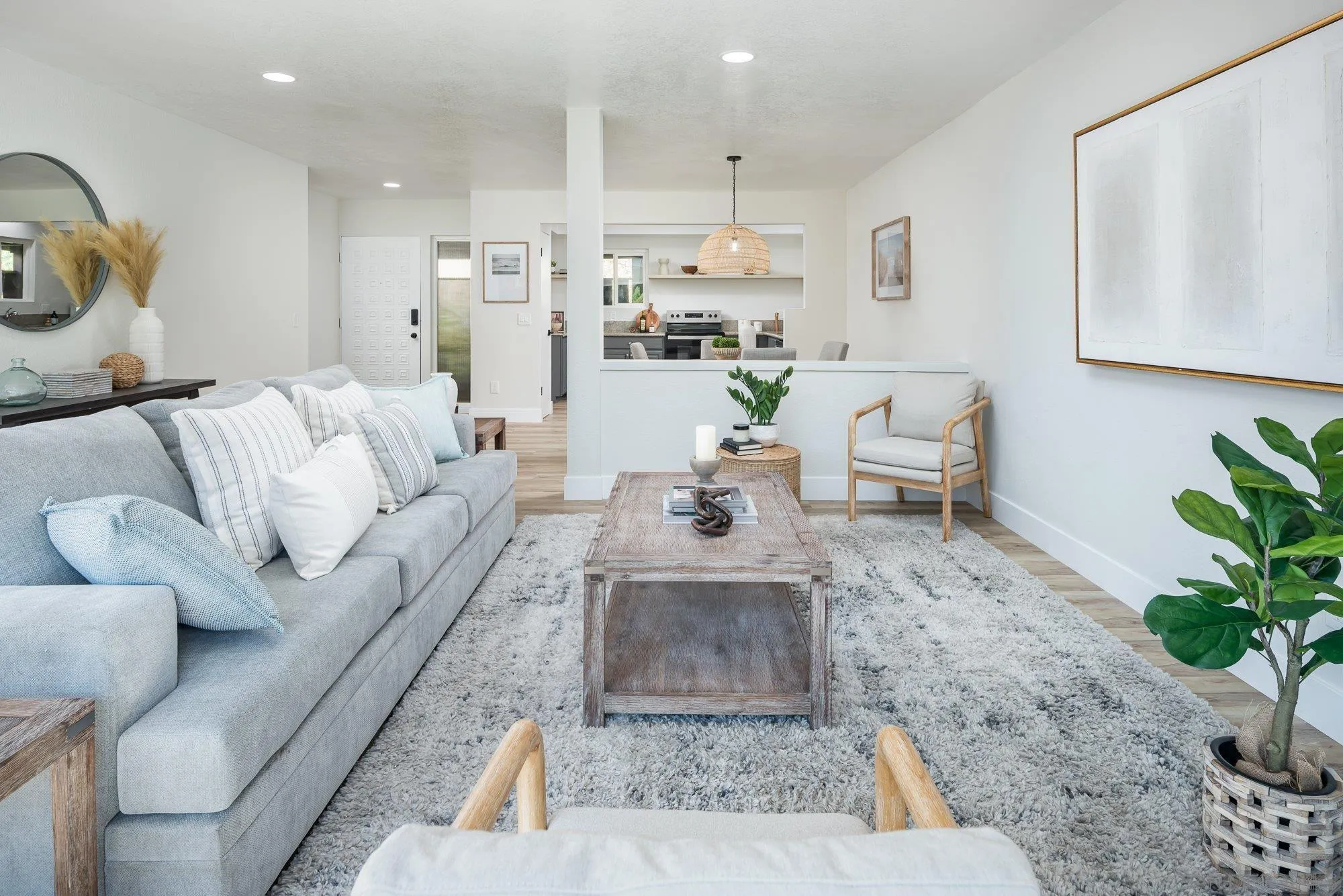 2610 Torrey Pines Road, Unit C33 La Jolla, CA 92037 - Photo 6 of 24 a living room with furniture and a potted plant
