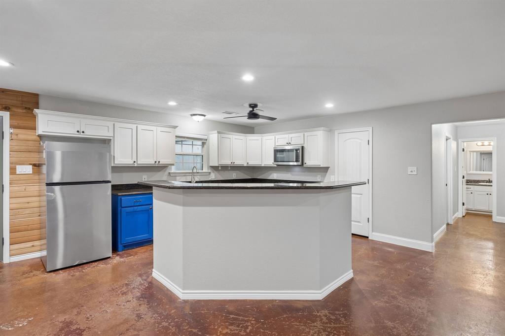 1382 Rogers Road Newark, TX 76071 - Photo 9 of 31 Gallery Image 9