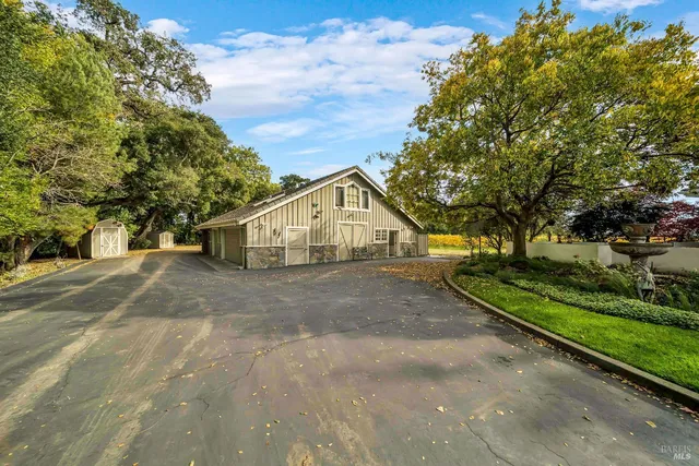 a view of residential houses with yard and green space