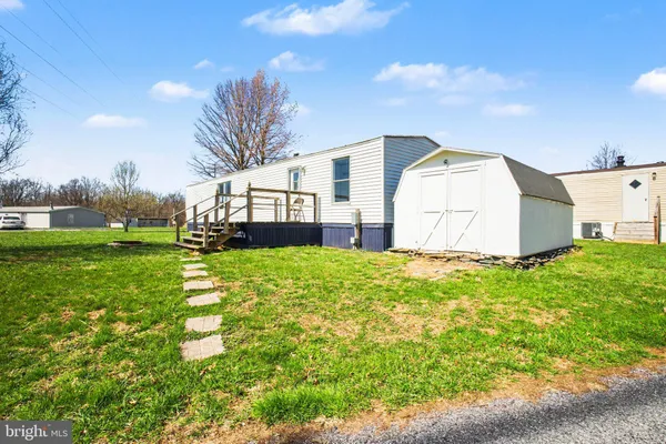 a view of a back yard of the house